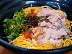 -鸿浩扒猪脚米线