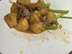 猪软骨炖土豆-前海沿·青岛菜(五四广场永旺店)