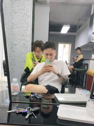 -诗悦发型SALON·圣罗兰店
