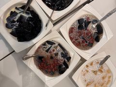 椰汁西米枇杷膏-梧州双钱龟苓膏(丽港航母店)