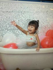 -现代经典婚纱摄影