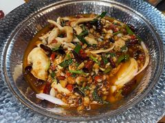 -老滇山寨•云南特色菜•地方菜•民族风情歌舞表演(金碧店)