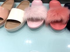 -UGG(燕莎奥特莱斯购物中心店)