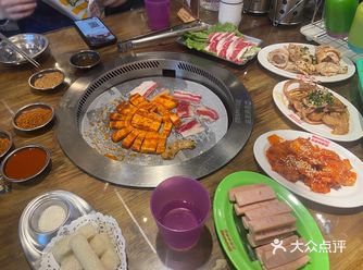 三肥两瘦烤肉(五一店) 五一广场粉巢一楼(MAMAC