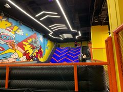 -爱蹦iBOON蹦床运动馆(江汉店)
