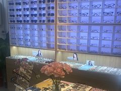 -天空之镜眼镜店蔡司依视路配镜授权零售店(望京颐堤港店)
