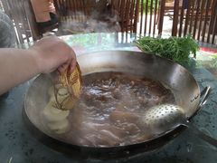 柴锅炖水库鱼-姥家大锅台水库渔家