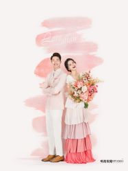 俏皮可爱-巴黎婚纱摄影工作室