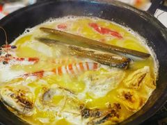 -鲜入围煮花胶鸡海鲜火锅