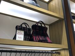 -Vivienne Westwood(上海来福士广场店)