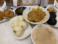 -李与白包子铺(桐梓林店)