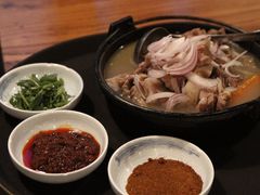 手抓羊肉-阿里家·新疆烤肉酒場 by MIG