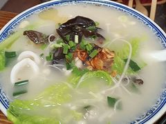 -亚忠小吃店(曾厝垵店)