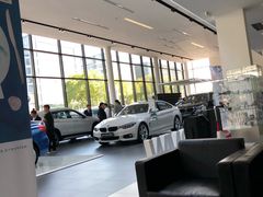 -上海宝信宝马4S店