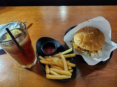 手撕猪肉堡-BIGHOUSE·大房子电影主题融合餐厅(盐河巷店)