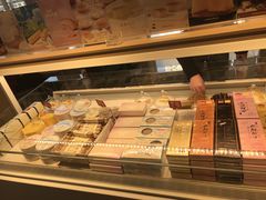 面包甜点陈列柜-好利来(阜成门店)