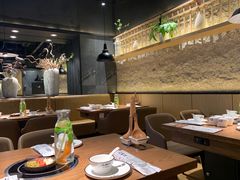大堂-山城外·非遗酸菜鱼(财富中心店)
