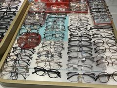 -美式眼镜·授权蔡司.依视路.尼康.豪雅.明月(人民广场店)