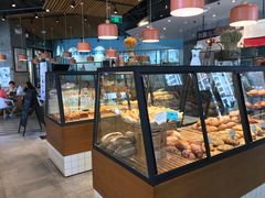 面包甜点陈列柜-Dough&Joe团憩(瑞虹天地月亮湾店)