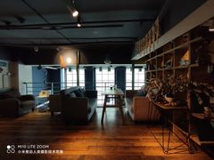 靠窗位-84那年咖啡馆(李沧万达店)