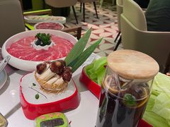 -洪氏嗨捞·广东猪肚鸡·椰子鸡火锅(西咸万象城店)