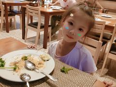 -Chom Cafe and Restaurant