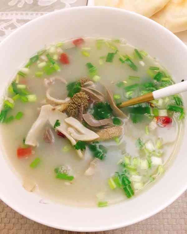 正宗盐山羊汤-"今天和朋友出去买衣服,正好中午看到这家店.