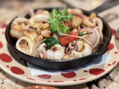 蒜香鱿鱼仔-BROWNSTONE布朗石西班牙餐厅(富城店)