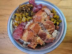 香肠糯米扣肉饭-梁阿婆廿年老牌扣肉糯米饭