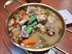 -老滇山寨•云南特色菜•地方菜•民族风情歌舞表演(金碧店)