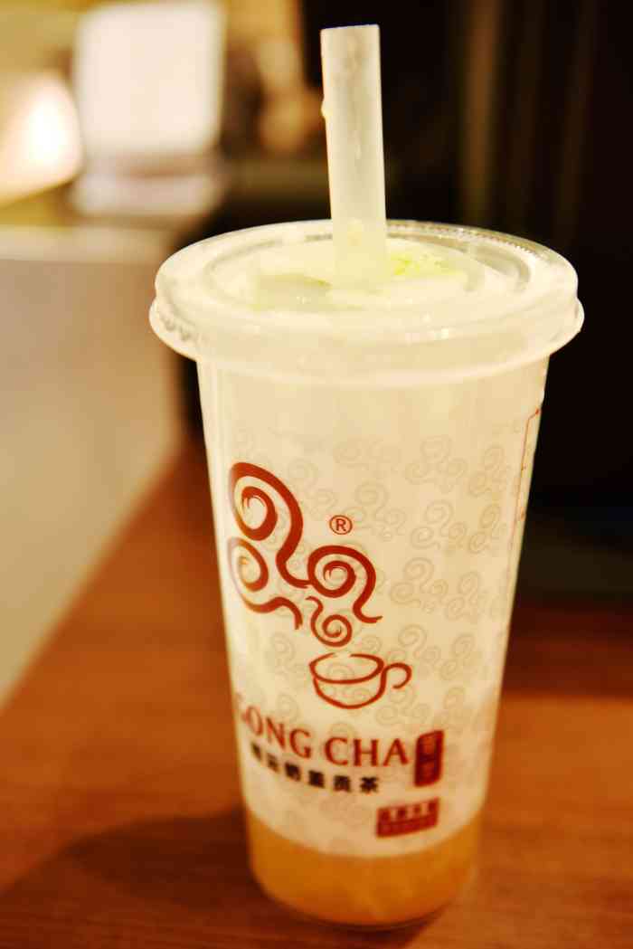 不如就买杯喝喝,既然目前还喝不到喜茶,就喝四云奶盖贡茶吧,喝奶茶