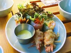 酥炸老虎虾香芒米纸卷配榴莲汁-CHINCHIN 青青·泰国料理(万象食家店)