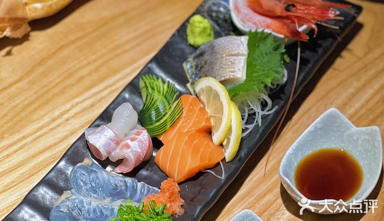 闹市中的静区日料店，上下两层打造专属用餐空间‼️