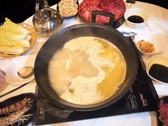 -鲜入围煮花胶鸡海鲜火锅