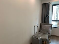 -欧辰国际酒店(重庆欢乐谷轻轨站店)