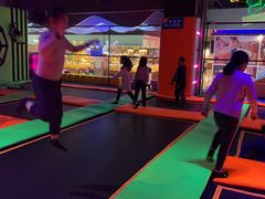 -酷跳蹦床主题公园(万胜广场店)