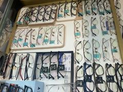 -美式眼镜·授权蔡司.依视路.尼康.豪雅.明月(人民广场店)