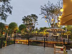 -茅草房·河畔园林火锅