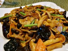 -老码头黑皮肘子锅包肉熏酱水饺(文政街店)