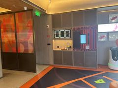 -桔子酒店(上海西藏北路地铁站店)