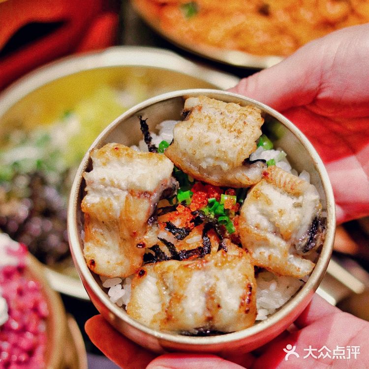 魔都泥炉烤肉就顶你!鳗鱼九种吃法太绝!