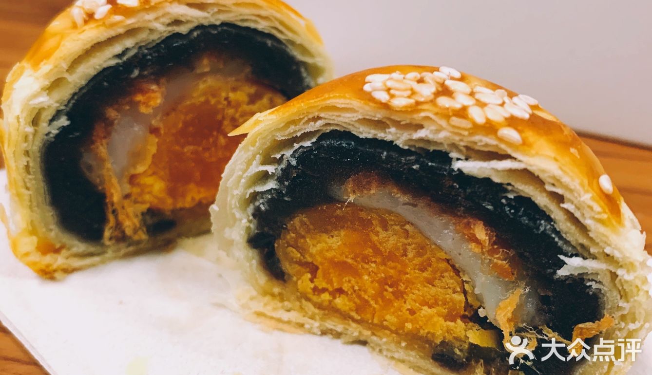 【馅中馅蛋黄酥】一盒四个，一个70克