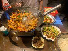 -富正毅三下锅·湘西韵味(天门山索道店)