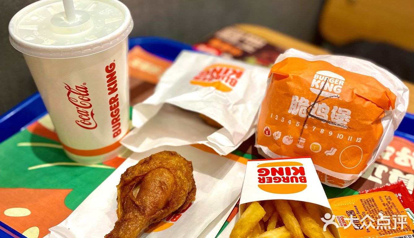 干脆面放进汉堡里🙋🏻♂️这个操作真的是有点脑洞大开🙋🏻♂️🙋🏻♂️🙋🏻♂️