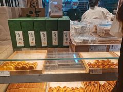 面包甜点陈列柜-泸溪河桃酥(秦淮新街口店)