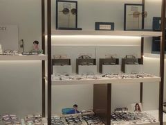 -J-Optical佳视明眼镜·蔡司视觉(青岛金茂览秀城店)