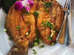 -Chom Cafe and Restaurant