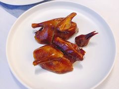 玻璃皮润烧乳鸽-北京厨房(西安SKP店)