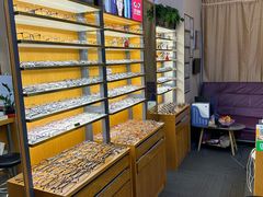 -优医视平价眼镜蔡司依视路折扣工厂店(十里堡店)