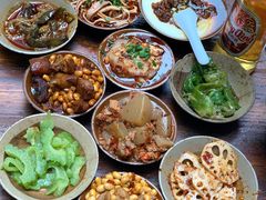 -董哥山城碗碗香(美专校街店)